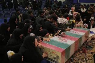 استقبال از شهید گمنام همراه با امت عزادار  فاطمی  و خانواده های شهدا