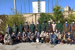 دلجویی از کارگران بی کار شده با تقدیم عکس سردار دل&zwnj;ها وپرداخت تعداد ۲۰ کارت هدیه