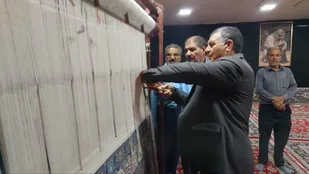 برش معنوی &laquo;فرش کربلا&raquo; در کارگاه قالیبافی حسینیه ثقلین در بیرجند