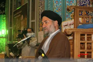 امام خمینی (ره)  با ایستادگی و شجاعت توانست انقلابی عظیم را در تاریخ رقم بزند