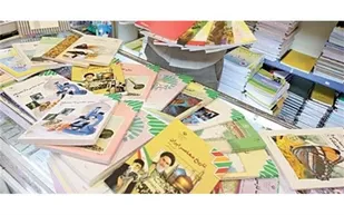 تهیه کتب درسی برای دانش آموزان نیازمند در قالب رزمایش کمک مومنانه
