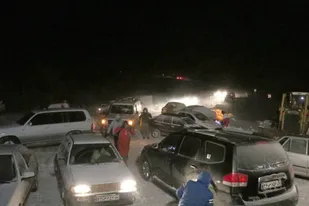 امدادرسانی هلال احمر زنجان به 9 خودروی در راه مانده جاده تهم - چورزق