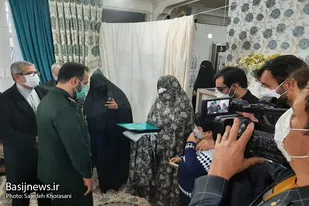 دیدار فرمانده سپاه استان با خانواده شهید مثبت شاهجویی