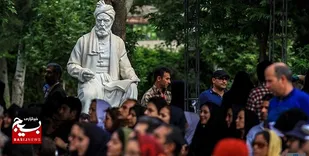 گلباران آرامگاه فردوسی/اعطای نشان عالی فردوسی در حماسه سازی به خانواده شهید الداغی + عکس