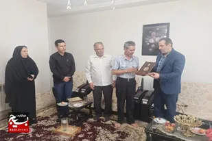دیدار اعضای بسیج رسانه و خبرنگاران ملایر با خانواده شهید &laquo;ایرج صفری&raquo;