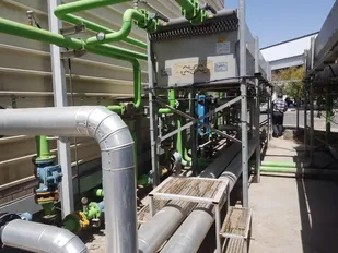 بازدید مسئول بسیج مهندسین صنعت استان خراسان رضوی از نیروگاه برق پاک ثامن