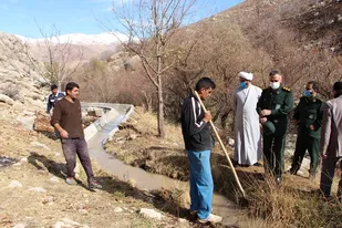 هر کار سختی با دست توانای بسیج آسان می گردد