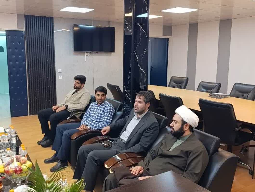 فرمانده ناحیه مقاومت بسیج شهرستان ساوجبلاغ از زحمات پلیس تقدیر کرد فرمانده ناحیه مقاومت بسیج شهرستان ساوجبلاغ از زحمات پلیس تقدیر کرد