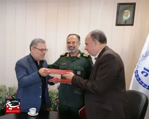 ستاد کنگره ملی شهدای استان قم و جهاد دانشگاهی تفاهم نامه امضا کردند