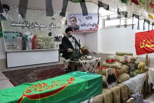 دفاع مقدس الگوی کادر درمان برای خدمت به مردم