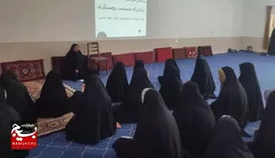 نشست روشنگری در هامون به مناسبت هفته دفاع مقدس برگزار شد