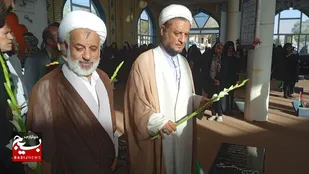 غبارروبی و عطر افشانی قبور مطهر شهر وردنجان