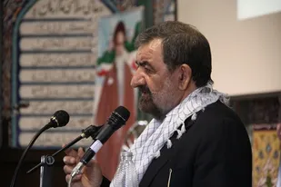 در دهه چهارم انقلاب با دو جنگ اقتصادی و تحریف مواجهیم