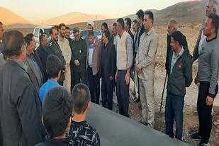 تجهیز مدارس عشایری به وسایل آموزشی/35 گروه دامپزشکی نیز به واکسیناسیون دام&zwnj;ها و ضدعفونی کانون&zwnj;های آلودگی بیماری&zwnj;های دامی پرداختند.