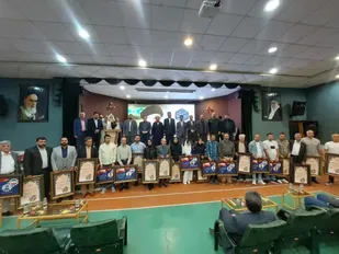 مراسم تجلیل از کارگران نمونه شهرک صنعتی کوثر اشتهارد برگزار شد