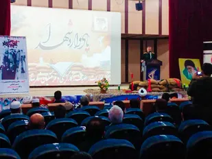 شهدا رشد یافته فرهنگ عاشورا هستند/دشمن با دو حربه تهدید و تحریف جلو آمده است
