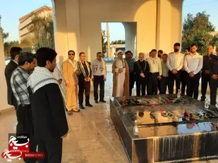 غبارروبی مزار شهدا توسط پایگاه المهدی حوزه ثارالله شهری چابهار به مناسبت هفته بسیج &nbsp;