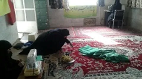 دوخت لباس شیرخوارگان حسینی در پایگاه فجر حوزه نرجس خاتون ناحیه مرکزی