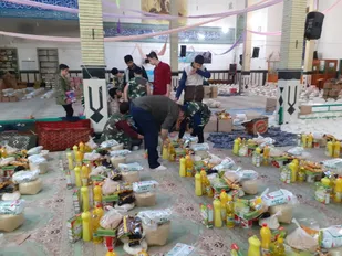 روند آماده سازی ۳ هزار پک توسط بسیجیان جهت توزیع بین نیازمندان شهرستان البرز