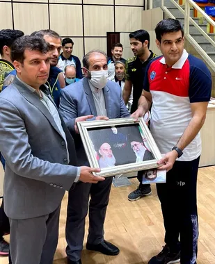 اقدام زیبای باشگاه مقاومت با توزیع کتاب "سلام بر ابراهیم"