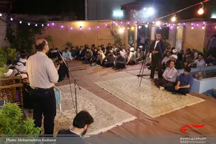 شب خاطره فعالان فرهنگی و گروه های جهادی در حسینیه ی هنر رشت برگزار شد