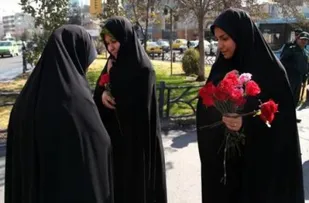 مسئولان از بانوان محجبه تقدیر کنند