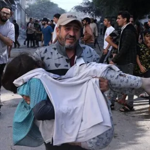 تجمع دانشگاهیان دانشگاه فنی و حرفه&zwnj;ای کرمان در اعتراض به حمله صهیونیست&zwnj;ها به بیمارستان غزه