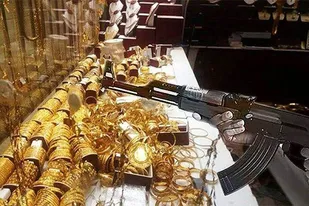 سارقان مسلح و جنجالی طلافروشی سراوان ناکام ماندند