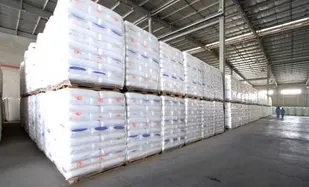 کشف احتکار انبار مواد پتروشیمی در شهرک صنعتی لیا