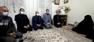 شهدا و مردم و رهبری سه رکن مهم و اثرگذار نظام اسلامی هستند