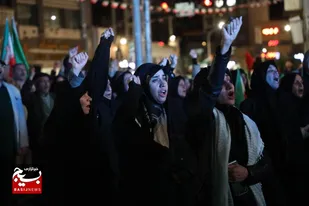 مثل هر شب کف میدان!