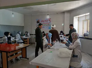 بازدید سرهنگ هندی و حاج آقا دارابی از کارگاه تولید ماسک سردارسپهبد شهیدحاج قاسم سلیمانی