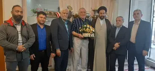 دیدار مسئول بسیج ورزشکاران سپاه خمینی شهر با پهلوان اکبر نوری قهرمان سوم المپیک رم