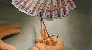 زیرمیزی پزشکان و بدهی سنگین بیمارستانها؛از مشکلات طرح تحول سلامت