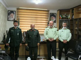 نیروهای مسلح در کنار یکدیگر سدی آهنین در مقابل دشمنان هستند