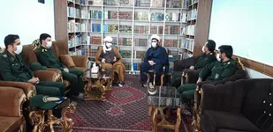مراسم&zwnj; غبار رویی مزار شهدا و دیدار با امام جمعه توسط مسولین سپاه روانسر