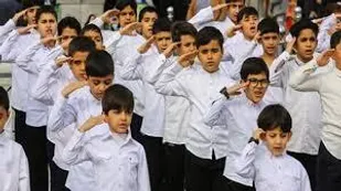 ترویج امیدآفرینی و انگیزه با اجرای سرود سلام فرمانده
