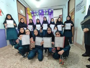 تجلیل از دانش آموزان بسیجی ممتازدر آغاجاری