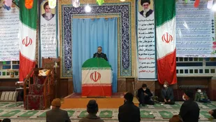 برگزاری جشن پیروزی انقلاب در شهر مجن+ تصاویر