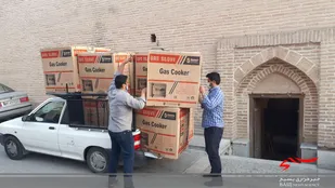 تقدیم جهیزیه برای نو عروسان در شهرکرد