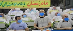 بیماران ام اس آسایشگاه خیریه کهریزک افطار میهمان خیرین بودند