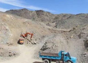 کوهسرخ ۱۷ معدن فعال و ۵ معدن غیرفعال دارد