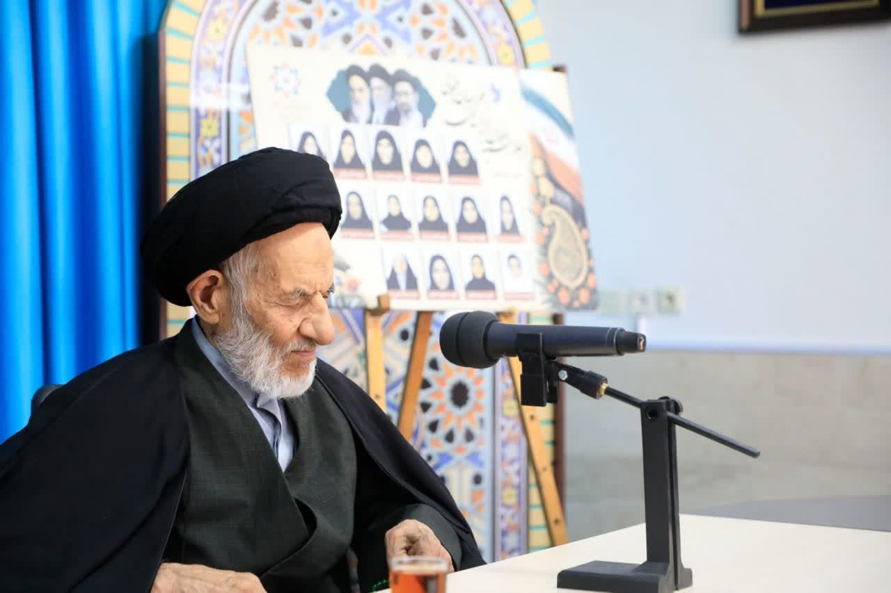 دشمن شکست خورده در جنگ نظامی، به عرصه‌های فرهنگی جامعه هجوم آورده است
