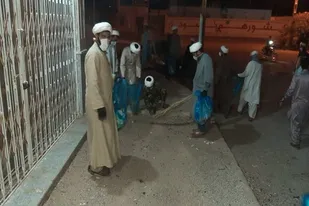 همیاری روحانیون بسیجی با پاکبانان دلگان