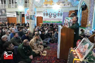 دشمن به دنبال القای یاس و ناامیدی در جامعه است.