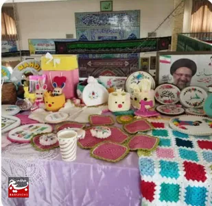 بر پایی نمایشگاه دست آموزهای دختران بسیجی در مسجد الغدیر راهدان