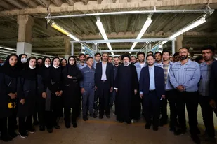 بازدید رئیس جمهور از مجتمع نساجی حجاب شهرکرد