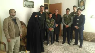 دیدار مسئولین بسیج دانش آموزی شاهرود با خانواده شهدا+تصاویر
