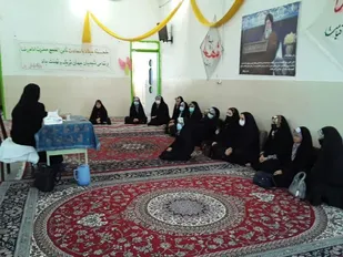 جلسه مشاوره برای دختران بسیجی در پایگاه کوثر بهمن آباد میبد