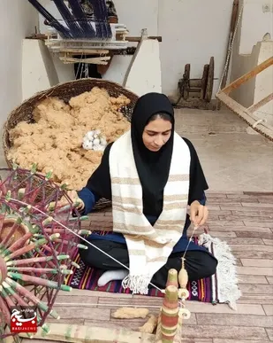 احیای هنر بومی "پارچه بافی مَله" با سرپنجه بانوی خوسفی/ معرفی هنر از یادرفته ای که امروز با اشتغالزایی ۲۰۰ زن روستایی در مسیر تولید انبوه قرار گرفت